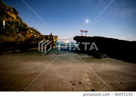 Izu in early spring Shirahama Shrine before dawn 90055293