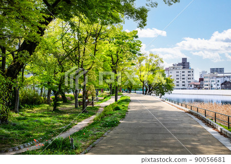 It is an urban landscape with a river. It shows the lower reaches of the Tenma River. It is in the Tenma River bank park. Hiroshima Prefecture It is an urban landscape with a river. It shows the lower reaches of the Tenma River. It is in the Tenma River bank park. Hiroshima Prefecture 90056681