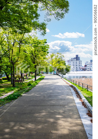 It is an urban landscape with a river. It shows the lower reaches of the Tenma River. It is in the Tenma River bank park. Hiroshima Prefecture It is an urban landscape with a river. It shows the lower reaches of the Tenma River. It is in the Tenma River bank park. Hiroshima Prefecture 90056682