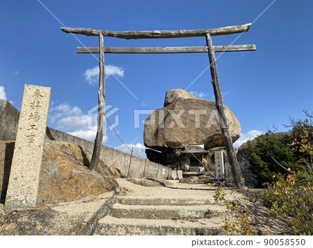 Heavy rocks and torii in the sky where you can enjoy a spectacular panoramic view of Shodoshima, Kagawa Prefecture 90058550