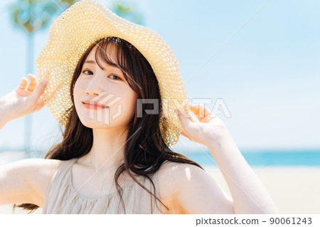 年輕女性的度假形象 90061243
