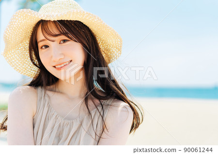 年輕女性的度假形象 90061244