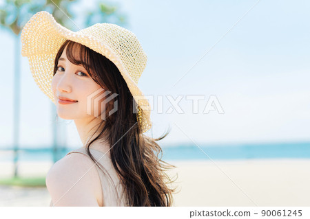 年輕女性的度假形象 90061245