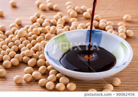 Pour soy sauce 90062456