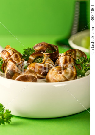 Bourgogne Escargot Snails with garlic herbs butter 90064061