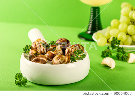 Bourgogne Escargot Snails with garlic herbs butter 90064063