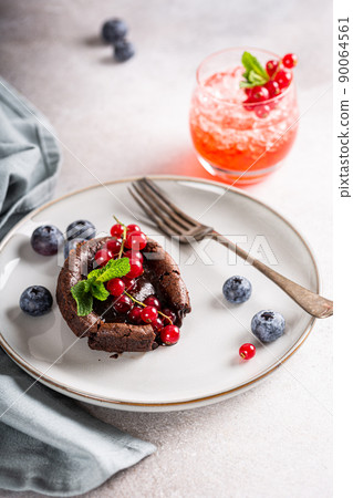 Hot chocolate pudding with fondant centre 90064561