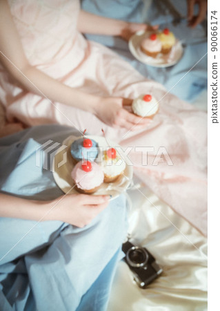 Women having a girls talk while holding a cake Women having a girls talk while holding a cake 90066174