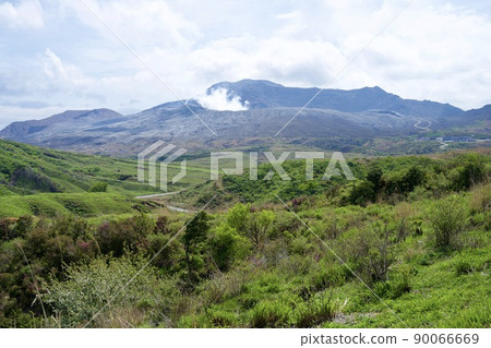 View of Kusasenri-gahama (Akamizu, Aso City, Kumamoto Prefecture) 90066669