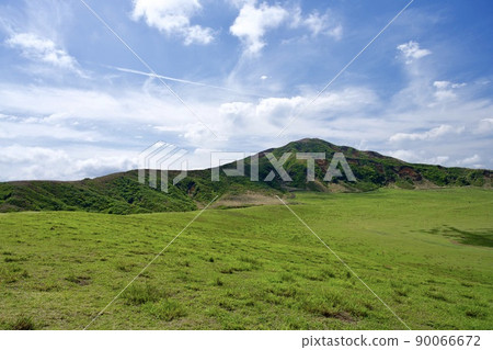 View of Kusasenri-gahama (Akamizu, Aso City, Kumamoto Prefecture) View of Kusasenri-gahama (Akamizu, Aso City, Kumamoto Prefecture) 90066672