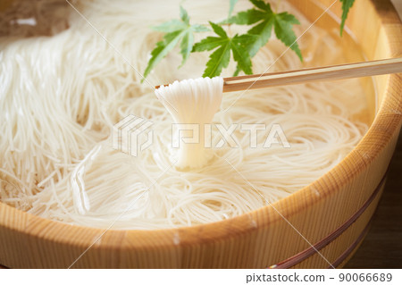 Somen 在浴缸中供應 90066689