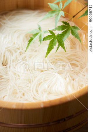 Somen 在浴缸中供應 90066712