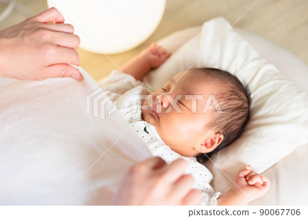 寶寶晚上睡覺 90067706