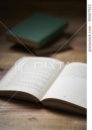 Reading foreign books on the desk Reading foreign books on the desk 90067922