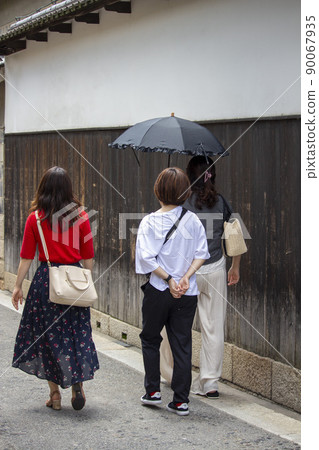 Take a walk in the Bikan Historical Quarter 90067935