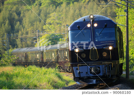 Cruise train "Nana Star in Kyushu" (JR Kyushu) 90068180