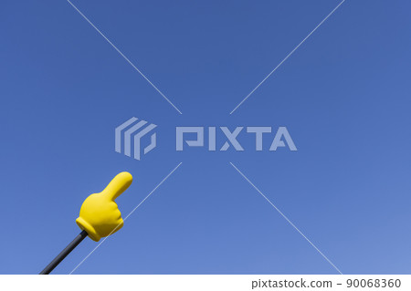 Pointing stick and blue sky 90068360