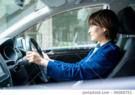 Business business woman driving 90068781