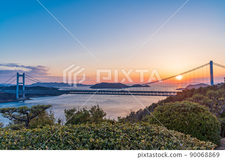 (岡山縣)瀨戶內海、瀨戶大橋夜景 (岡山縣)瀨戶內海、瀨戶大橋夜景 90068869