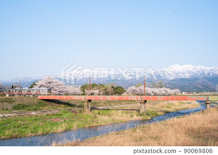 [Toyama Chiho Railway] Train crossing the Kamiichi River 90069806