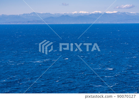 Southern Alps in the Pacific Ocean Southern Alps in the Pacific Ocean 90070127