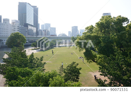 從天神橋眺望大阪中之島公園 90071531