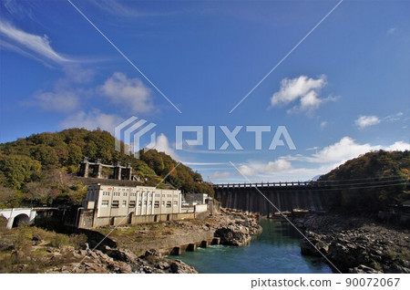 愛壩堤防藍天 愛壩堤防藍天 90072067