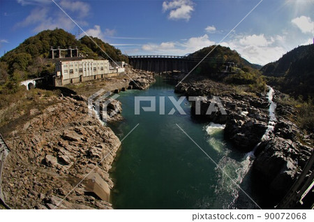 愛壩堤防藍天 90072068