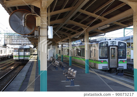 越後線E127系列和115系列列車 90073217