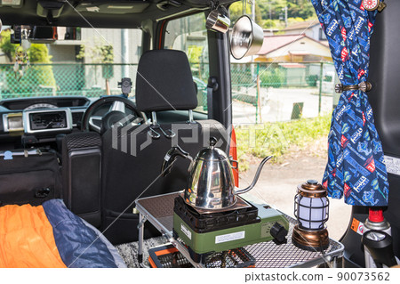 [Preparing rice in the car: boiling water] 90073562