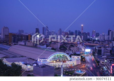 泰國國鐵曼谷站（俗稱華南蓬站）夜景 90074511