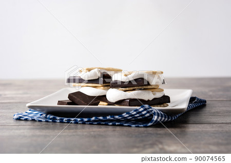 chocolate, cookies, marshmallow 90074565
