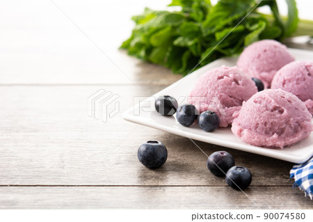 Blueberry ice cream scoops 90074580