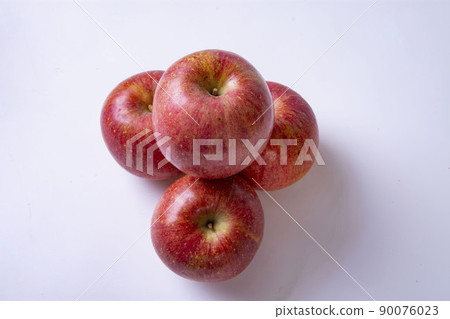 Red apple 90076023