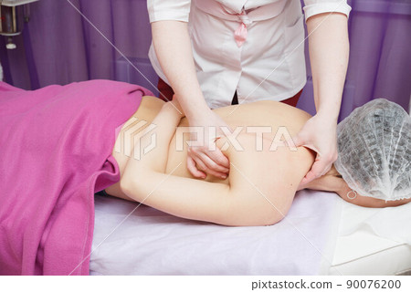 Massage on problem areas of the body for weight loss and body shaping. Massage on problem areas of the body for weight loss and body shaping. 90076200