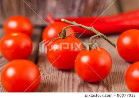 red cherry tomatoes red cherry tomatoes 90077012