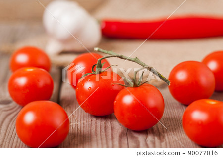 red cherry tomatoes red cherry tomatoes 90077016
