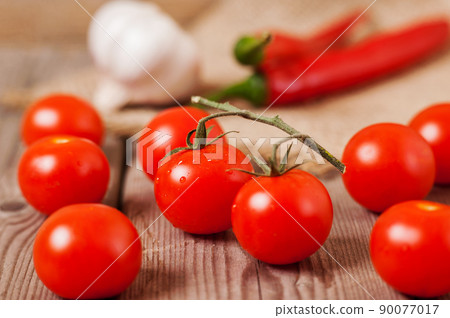 red cherry tomatoes red cherry tomatoes 90077017