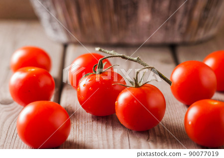 red cherry tomatoes red cherry tomatoes 90077019