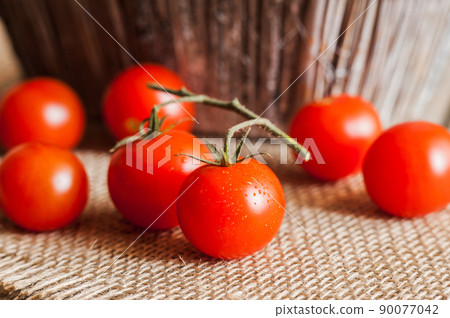 red cherry tomatoes red cherry tomatoes 90077042