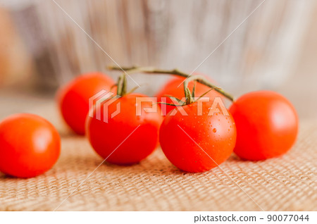 red cherry tomatoes red cherry tomatoes 90077044