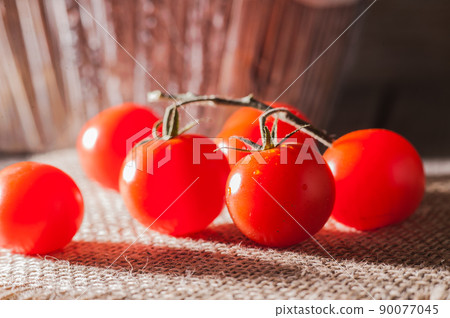 red cherry tomatoes red cherry tomatoes 90077045