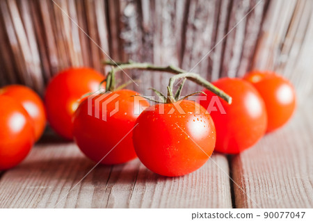 red cherry tomatoes red cherry tomatoes 90077047
