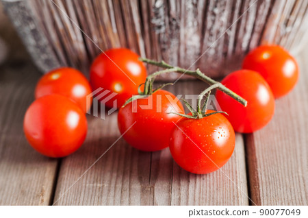 red cherry tomatoes red cherry tomatoes 90077049