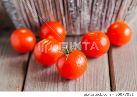 red cherry tomatoes red cherry tomatoes 90077051