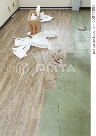 Floor pasting work 90077896