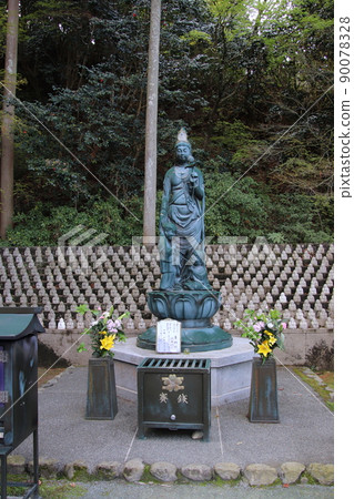 Lively Kannon of Chinkokuji Temple in Munakata City Lively Kannon of Chinkokuji Temple in Munakata City 90078328