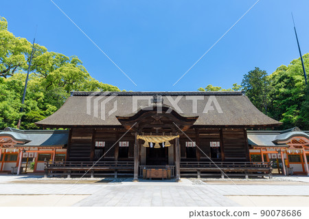 《愛媛縣》新綠季節，大山純神社_今治市大三島町 90078686