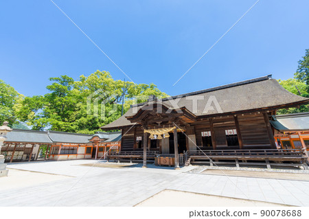 《愛媛縣》新綠季節，大山純神社_今治市大三島町 90078688