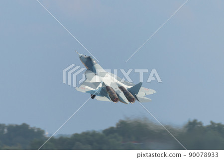蘇霍伊 Su-57 起飛 90078933